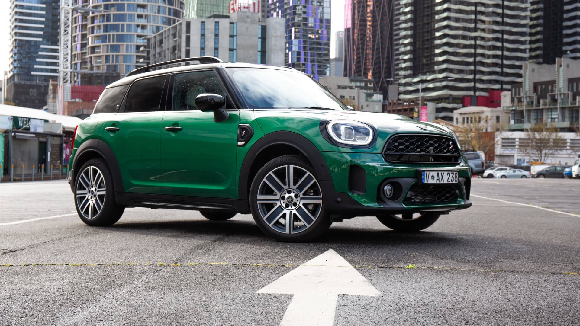 Mini Black And Green In City Guepu7fpj2k9udij Wallpaper