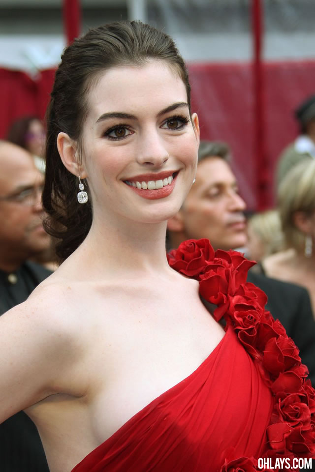 Anne Hathaway iPhone Wallpaper Ohlays