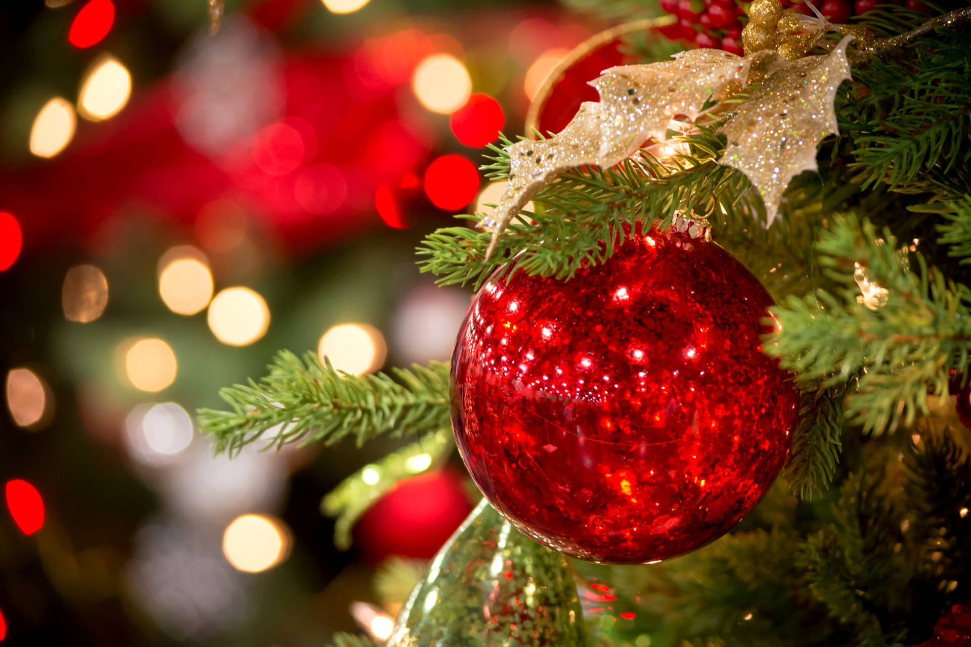 Red Christmas Tree Ornament Wallpaper