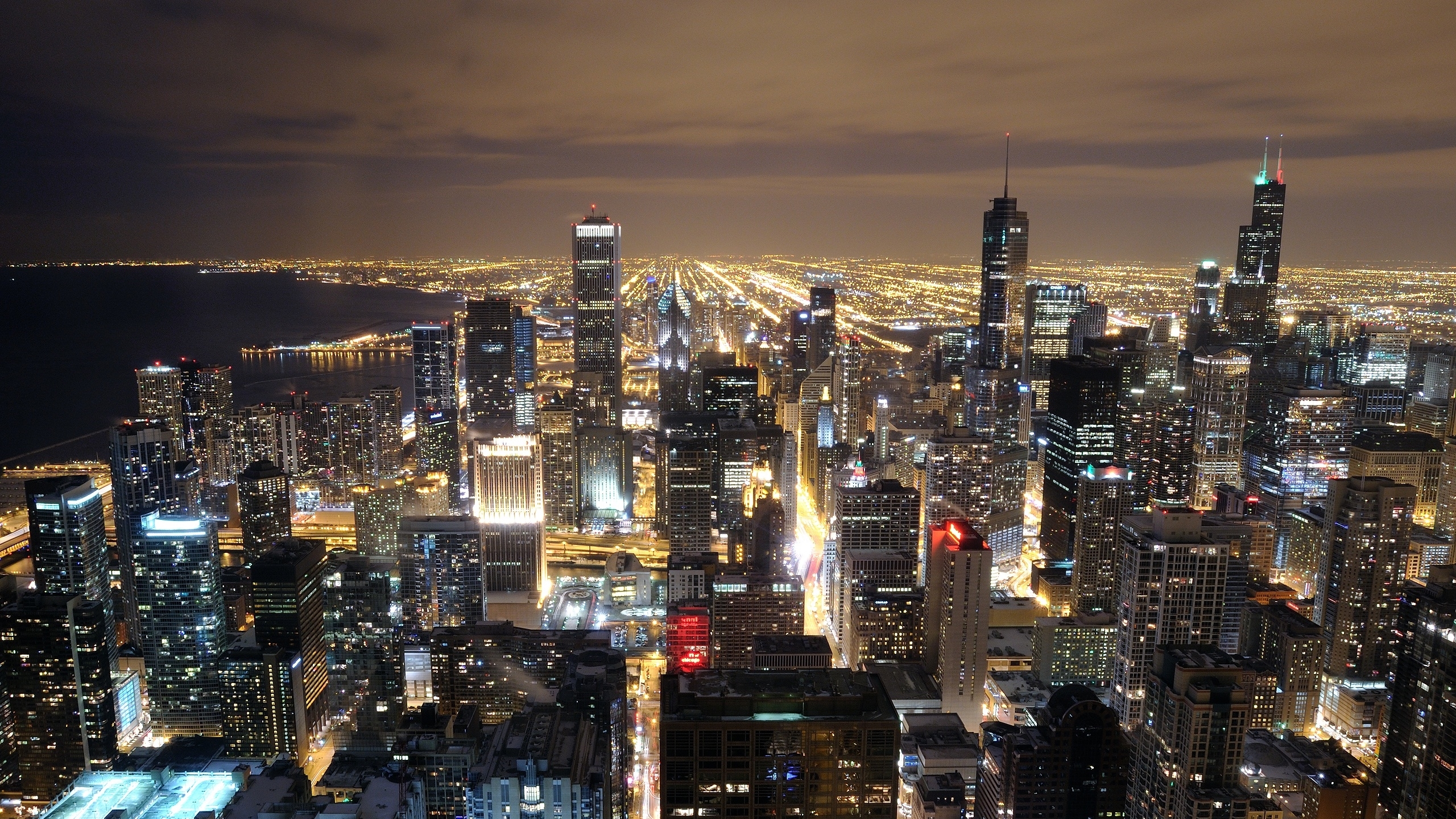 Chicago, Illinois, skyline lit up at night