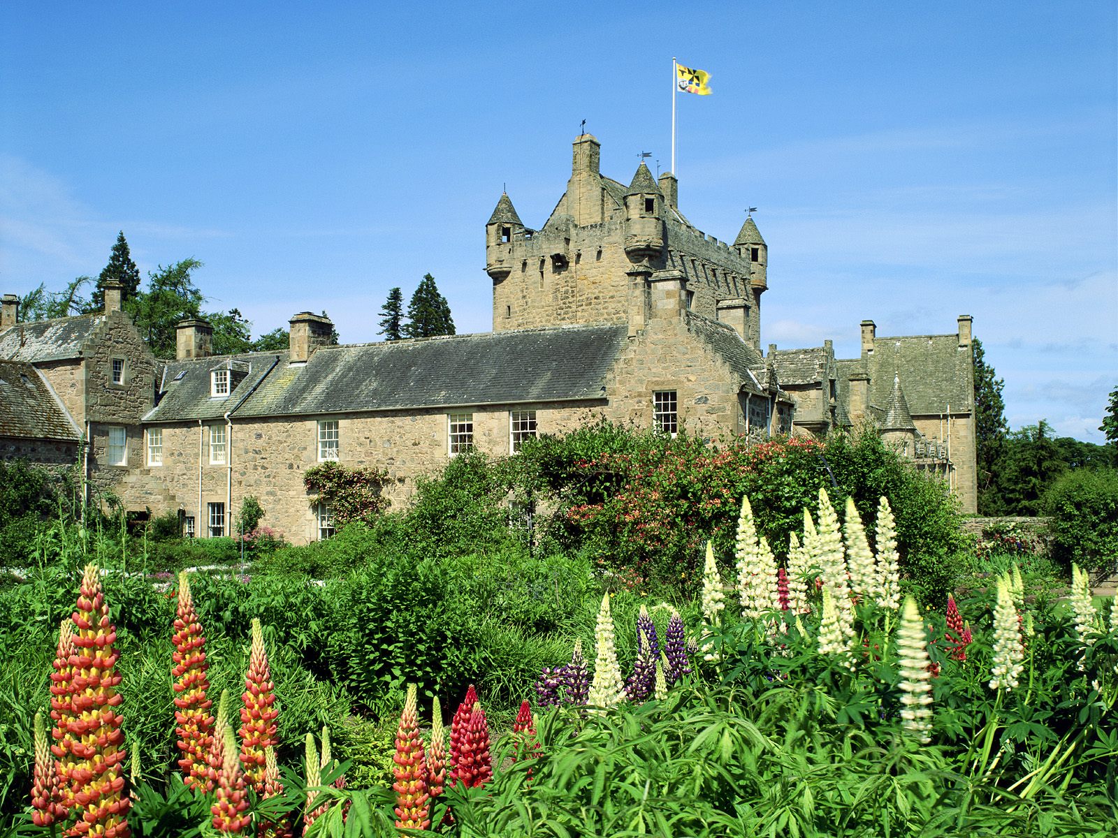 Free HQ Cawdor Castle Highland Scotland Wallpaper   Free HQ Wallpapers