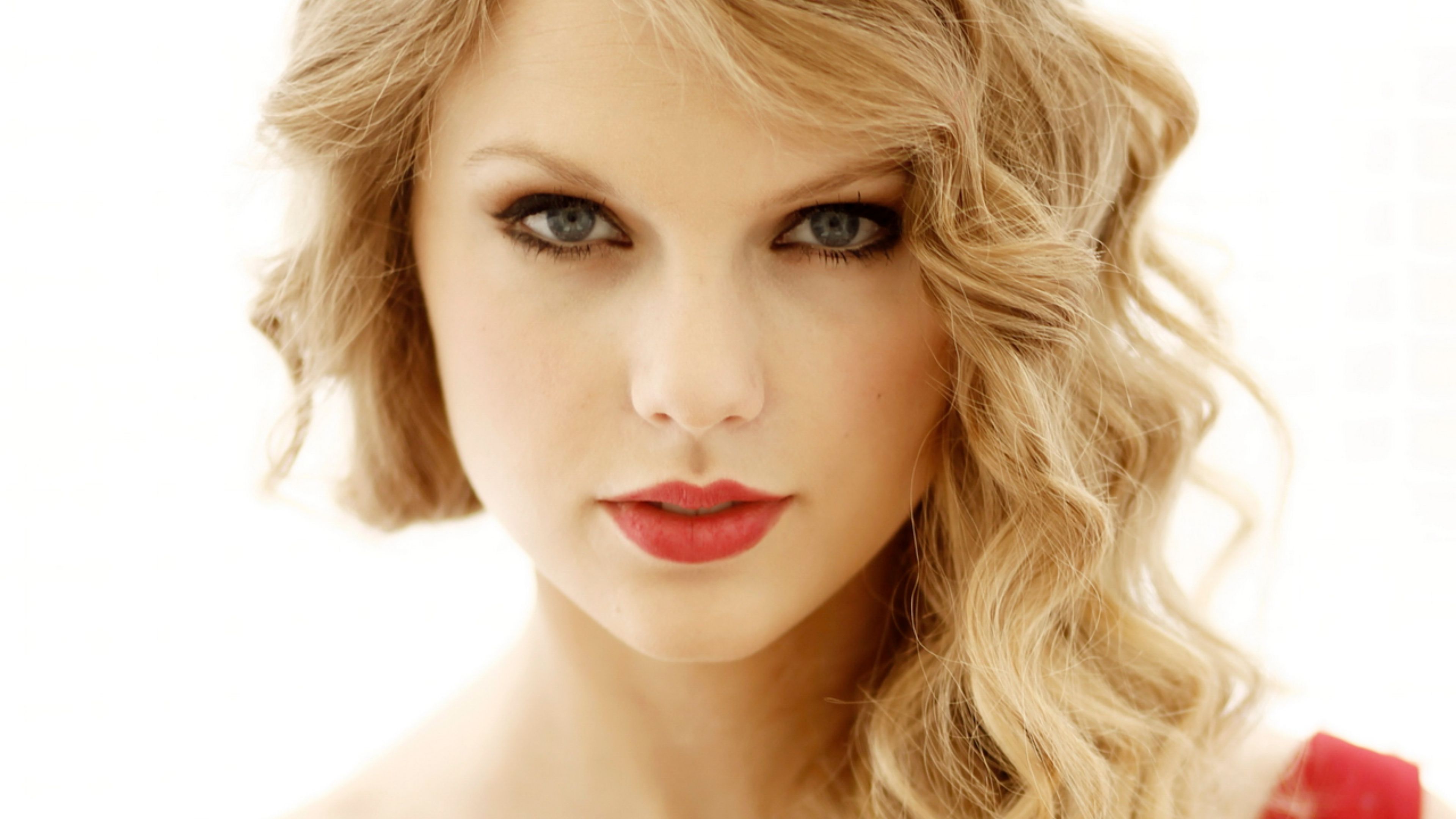 Cute Taylor Swift 4k Wallpaper