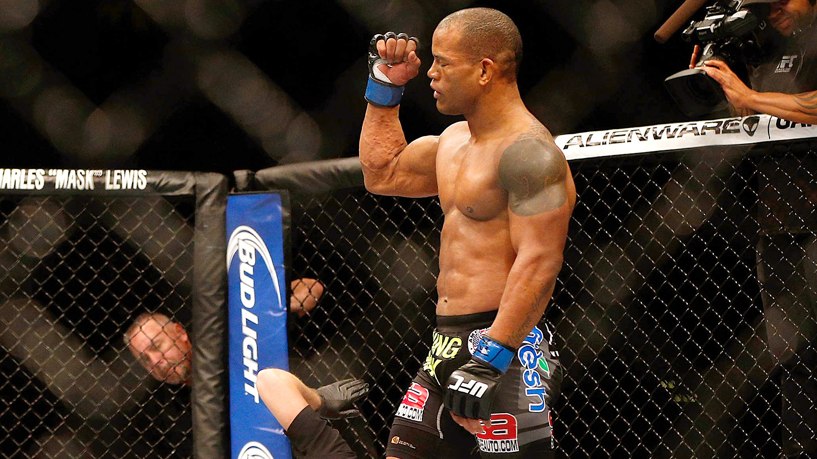 Hector Lombard Defeats Jake Shields In Impressive Performance