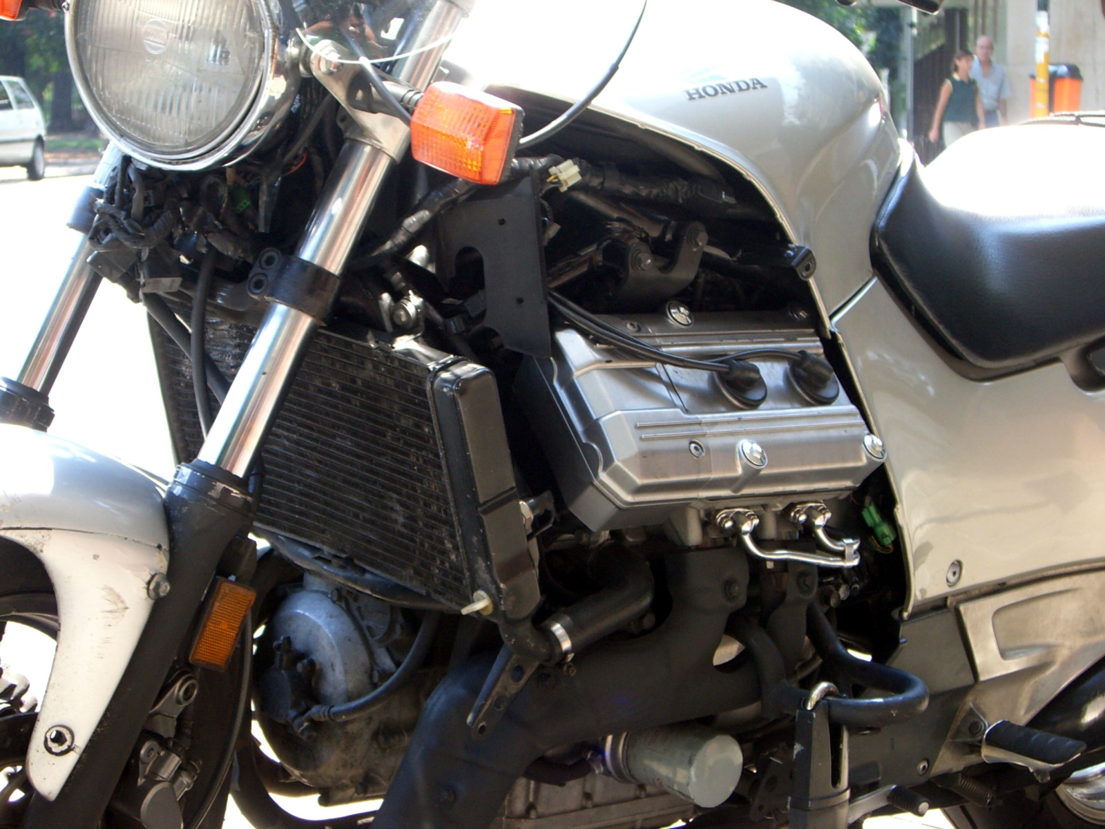 File Honda St1100 Engine Closeup Jpg Wikimedia Mons
