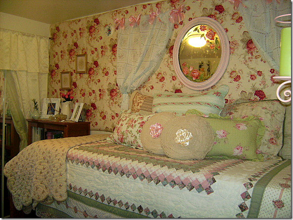 Shabby Chic Dorm Room This Girl Taped Wallpaper On Her Walls I Can