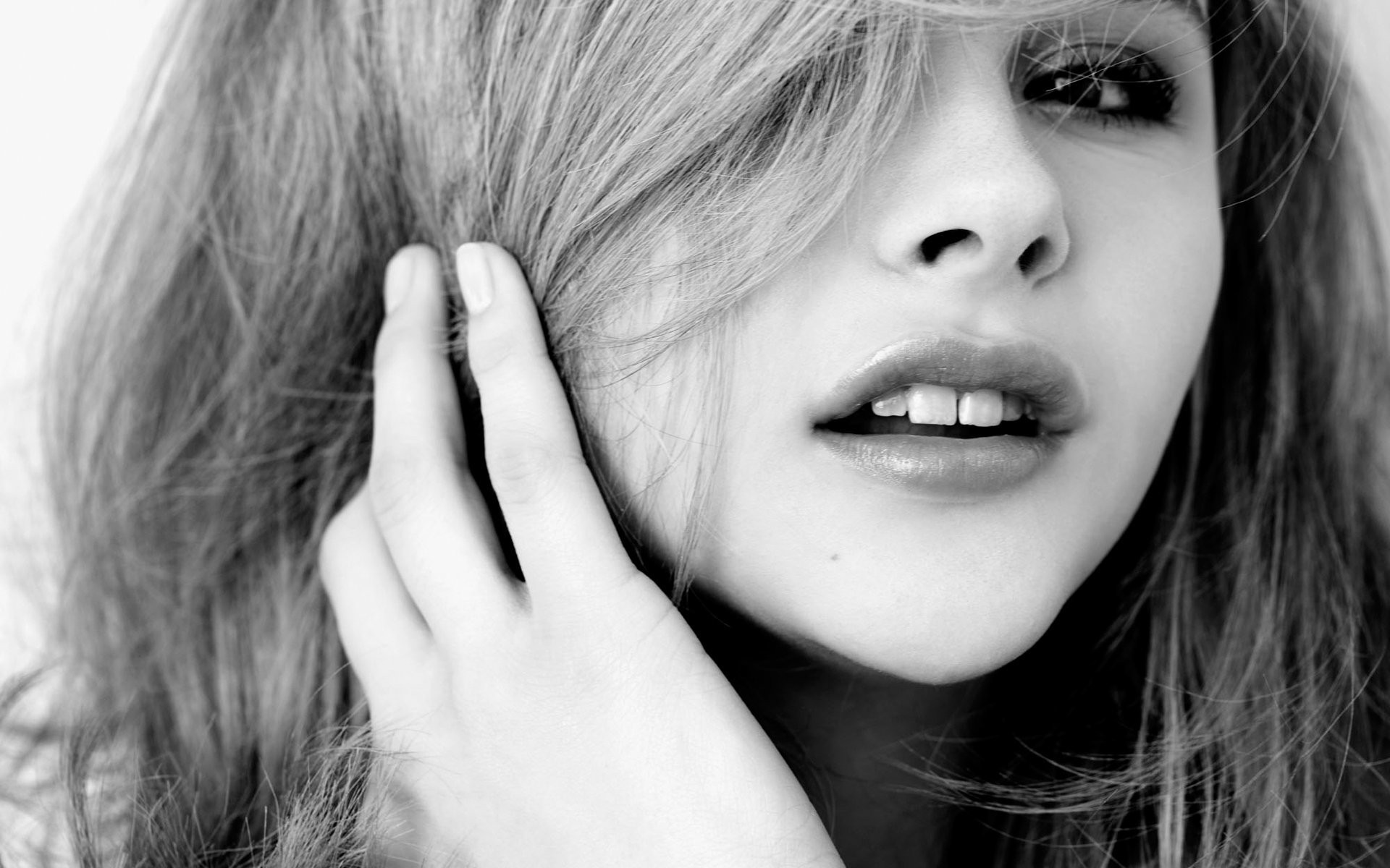 Chloe Grace Moretz Actress Bw Close Up Face