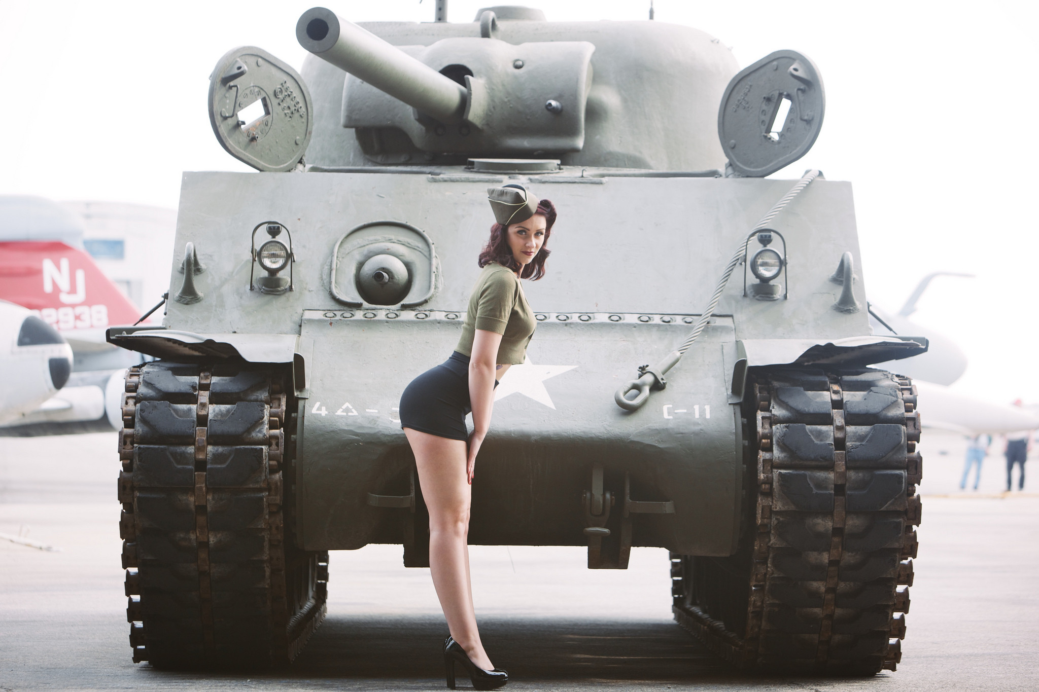 With Guns Weapon Gun Girls Girl Sexy Babe Military Tank F Wallpaper