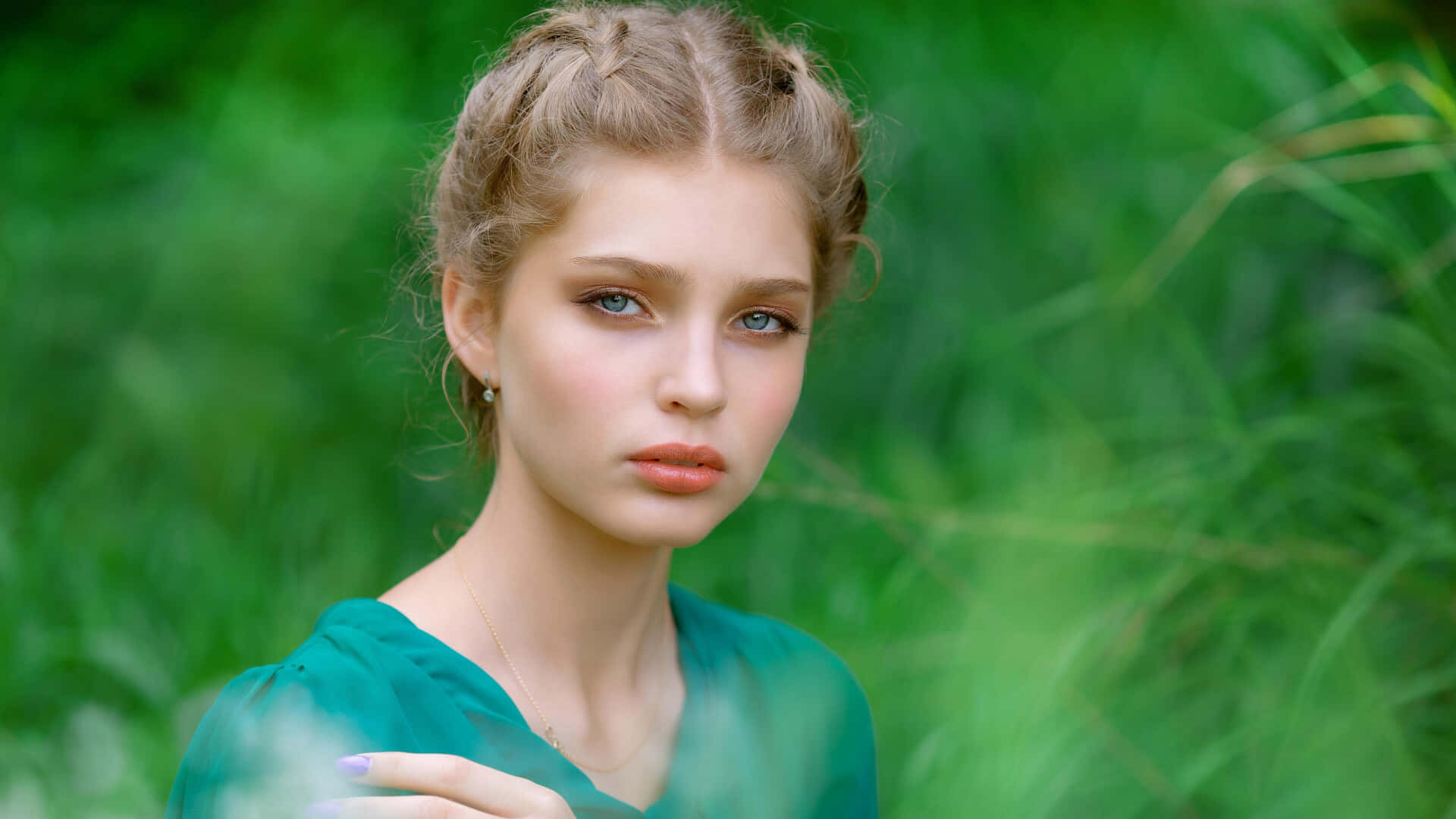 Teenage Girl Picture Wallpaper