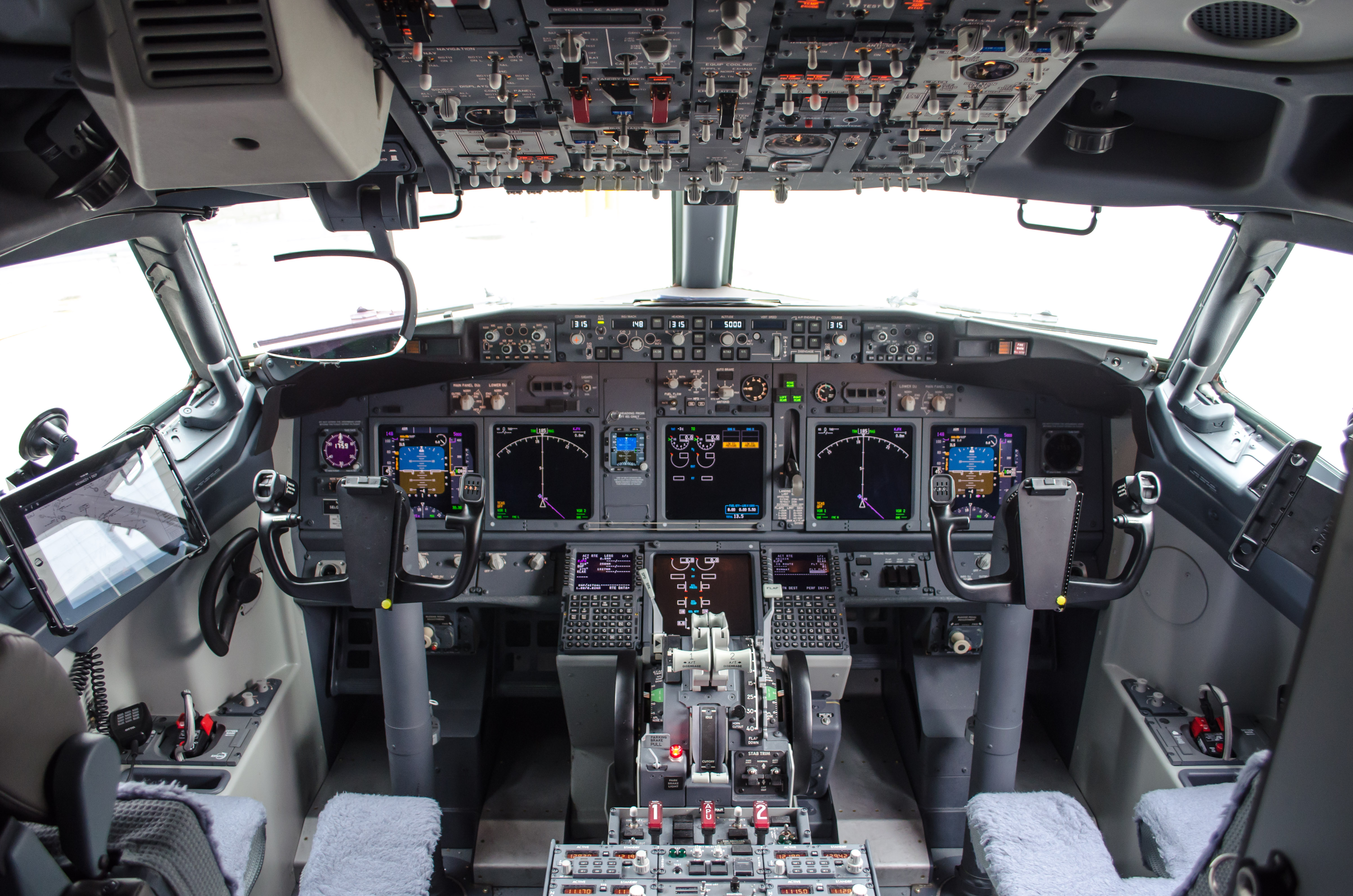 737 900 cockpit