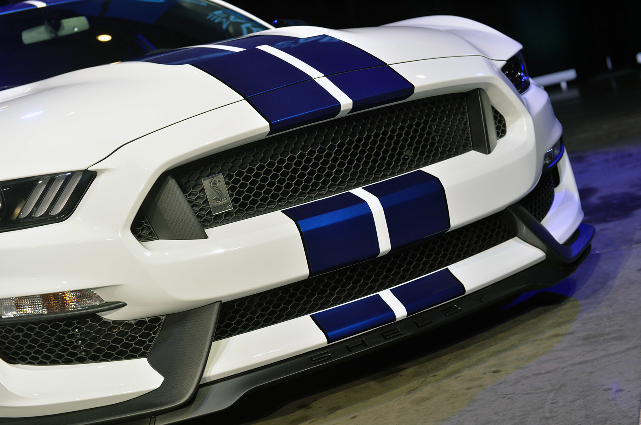 Ford Shelby Gt350 Live Reveal Photo Gallery Auto