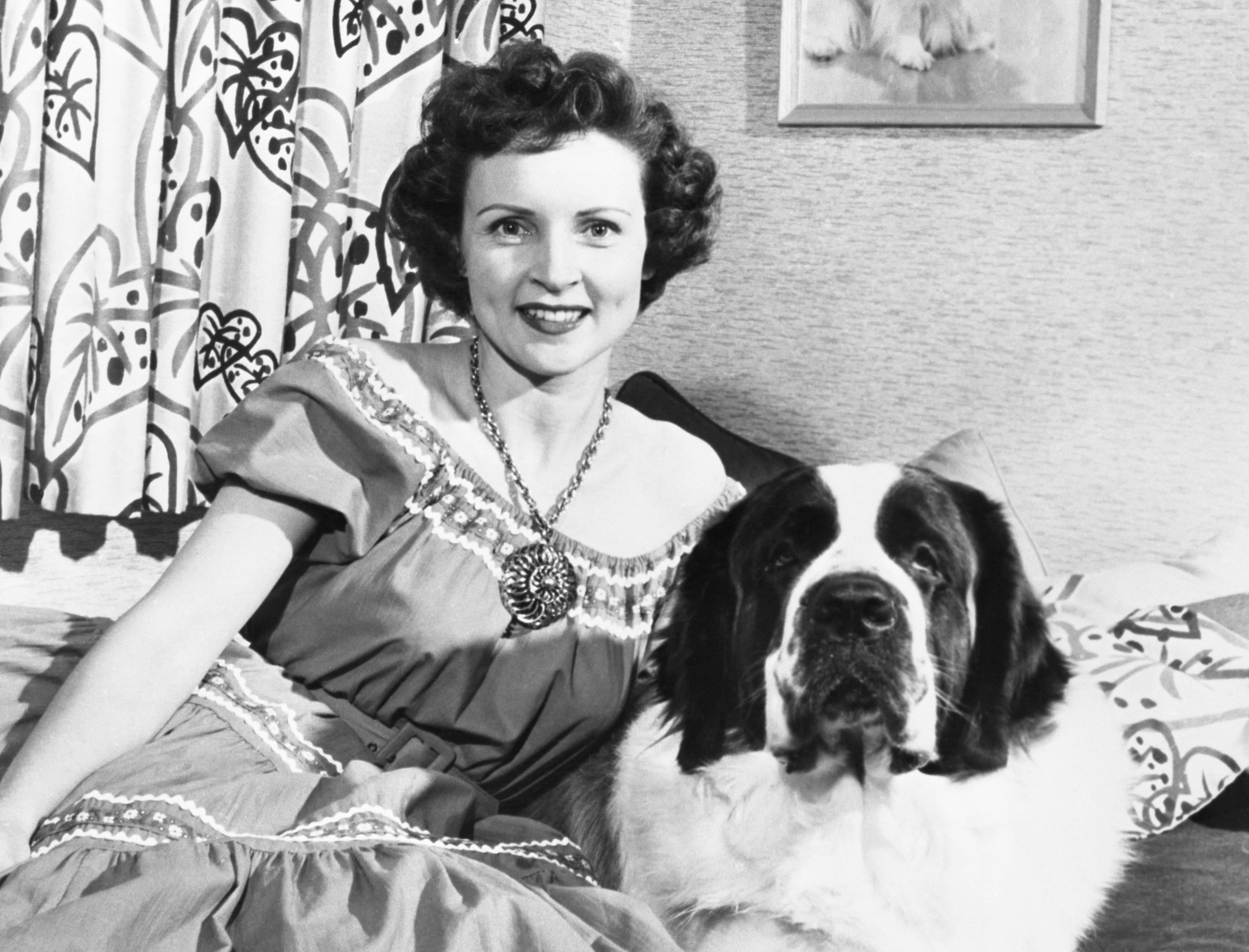 Betty White Background Wallpaper