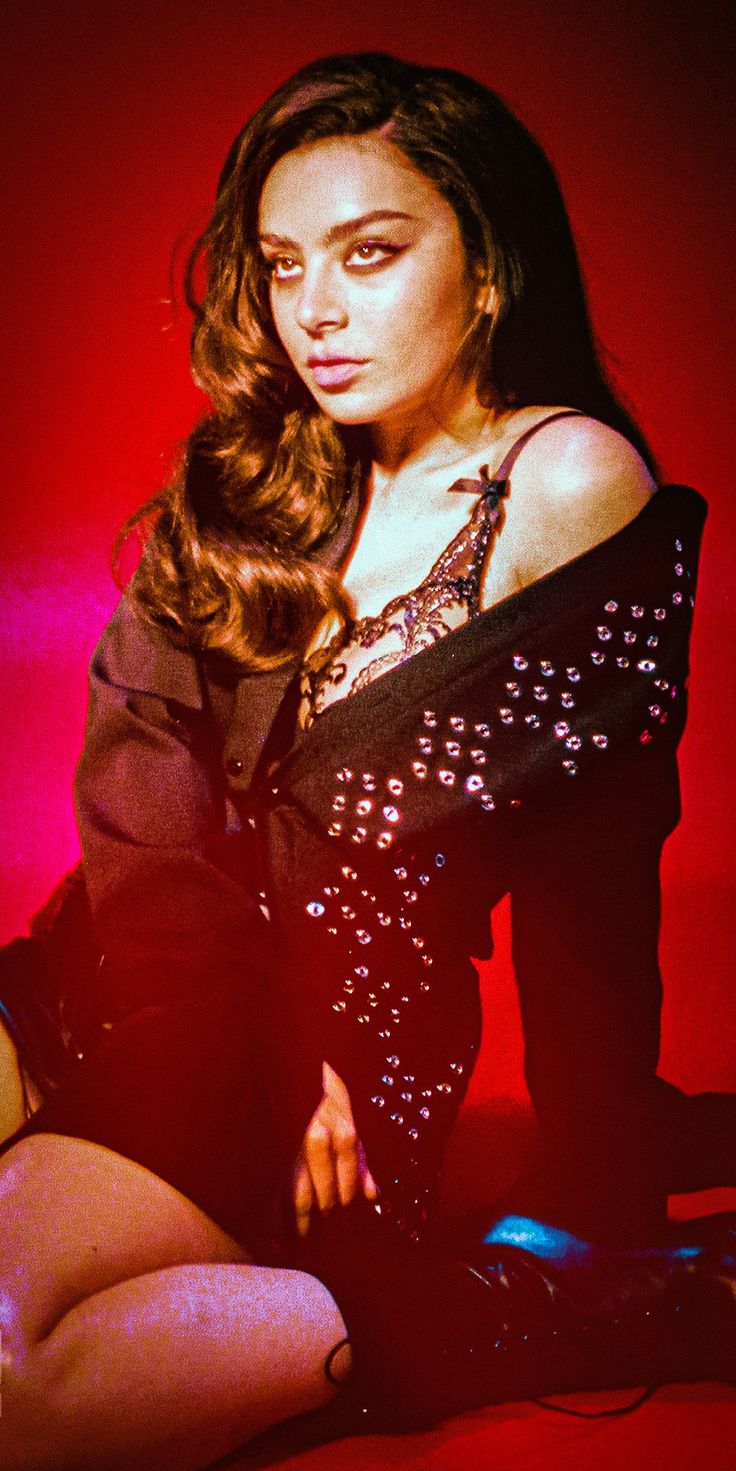 Charli Xcx Side Profile Poster Board Wallpaper Quick