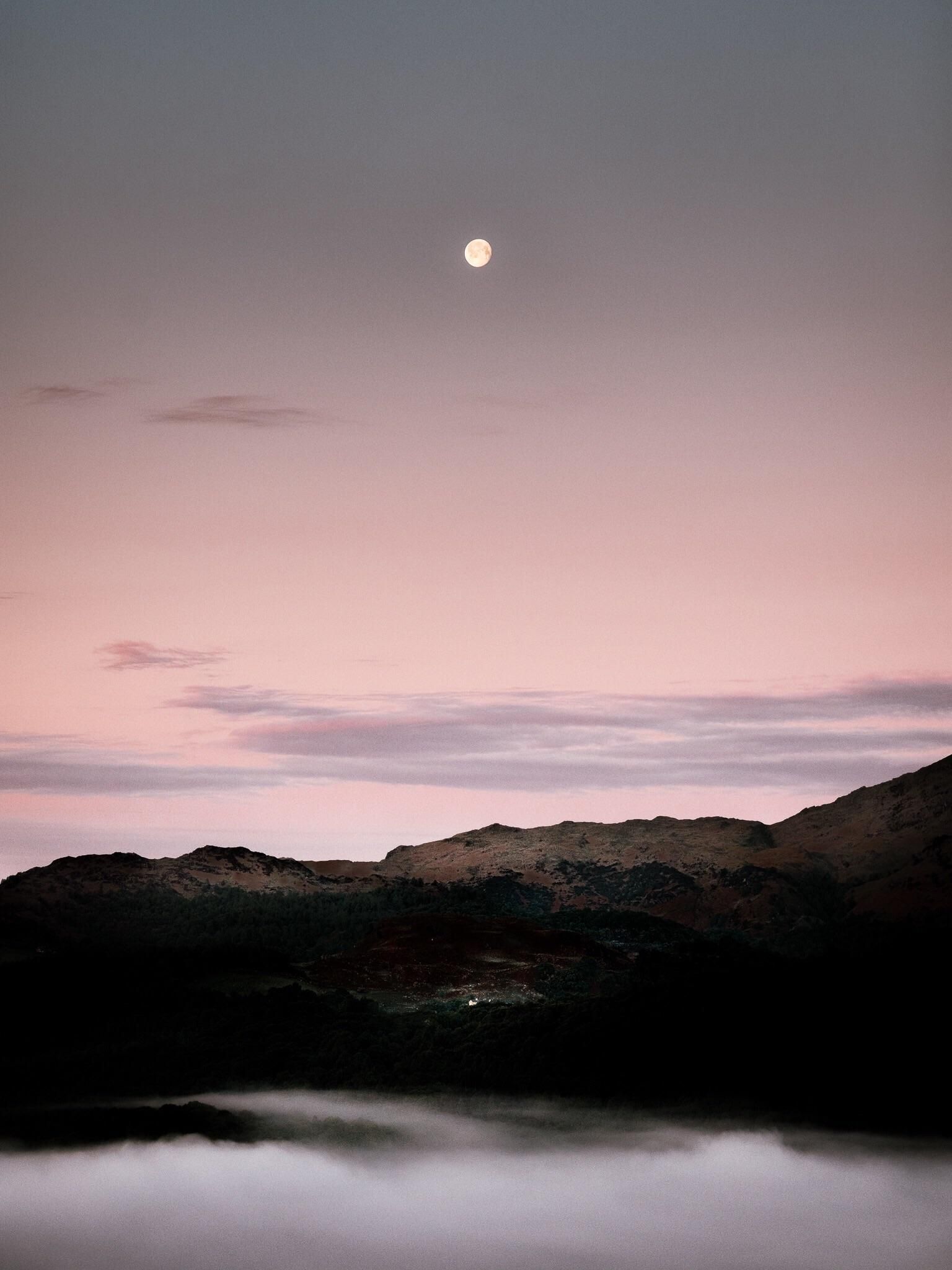 Moonrise over the Lakeland Mountains [OC] [Want an iPad