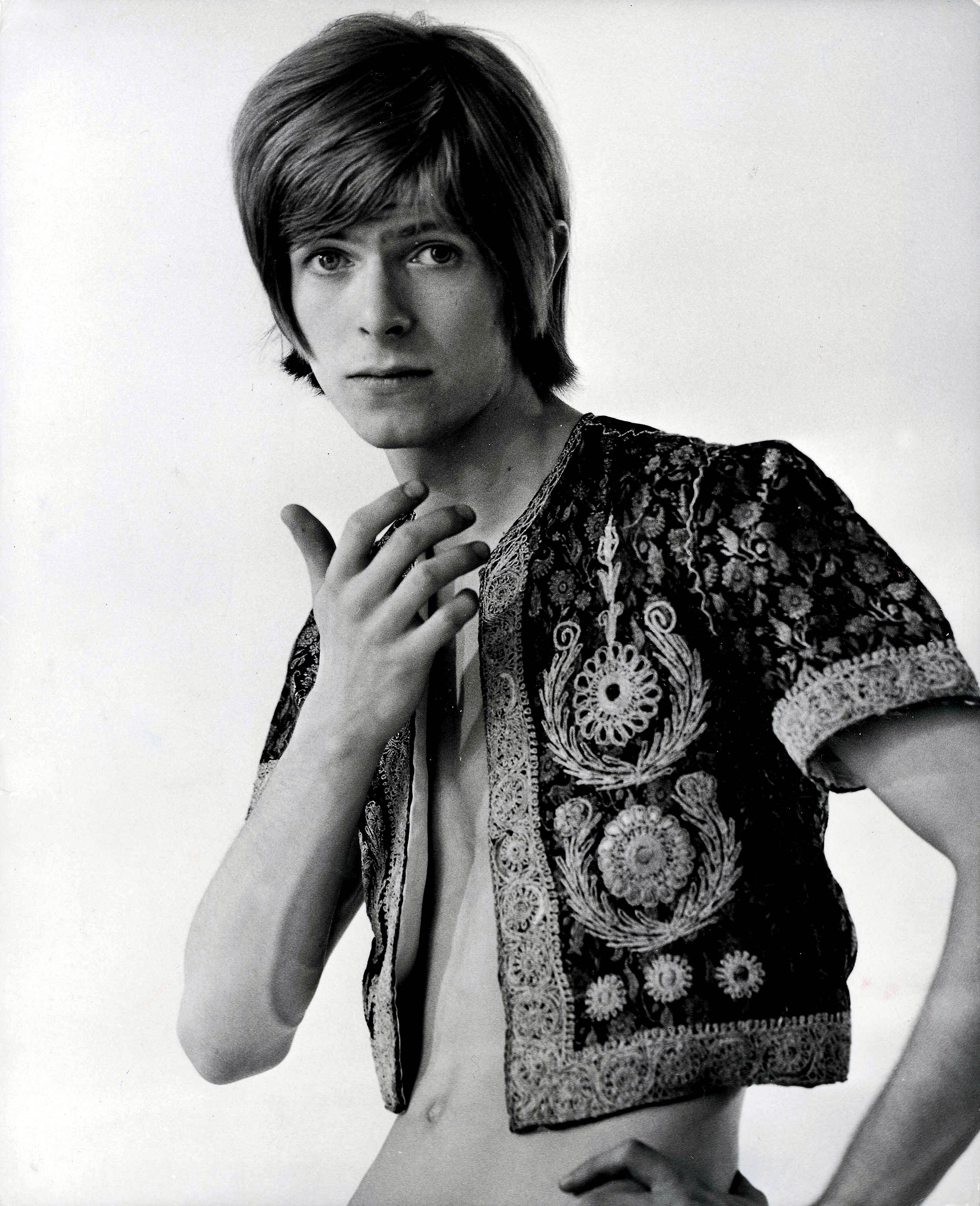 Photos How David Bowie Transformed Into A Cultural Icon Pbs