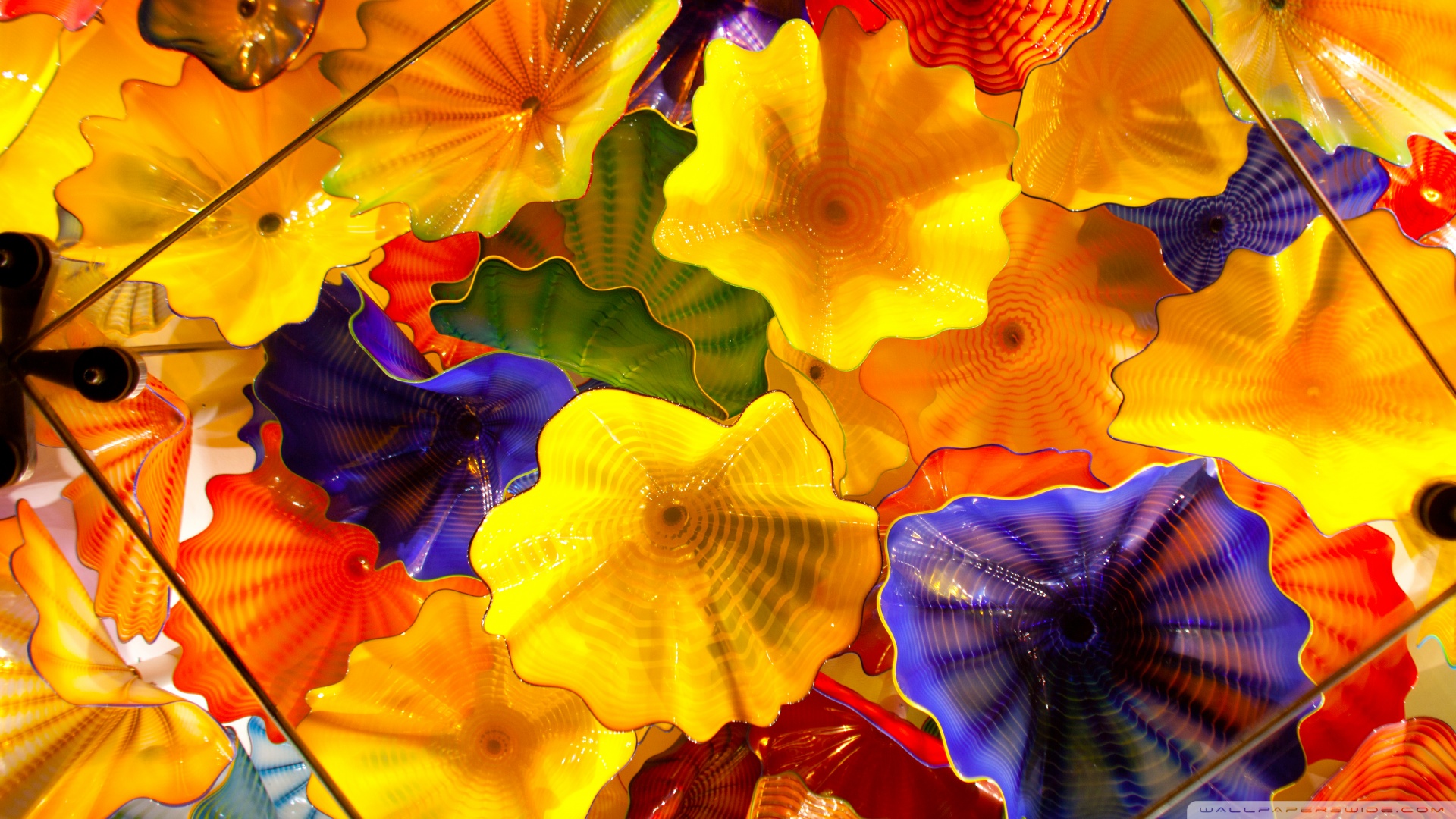 Glass Sculpture By Dale Chihuly Wallpaper
