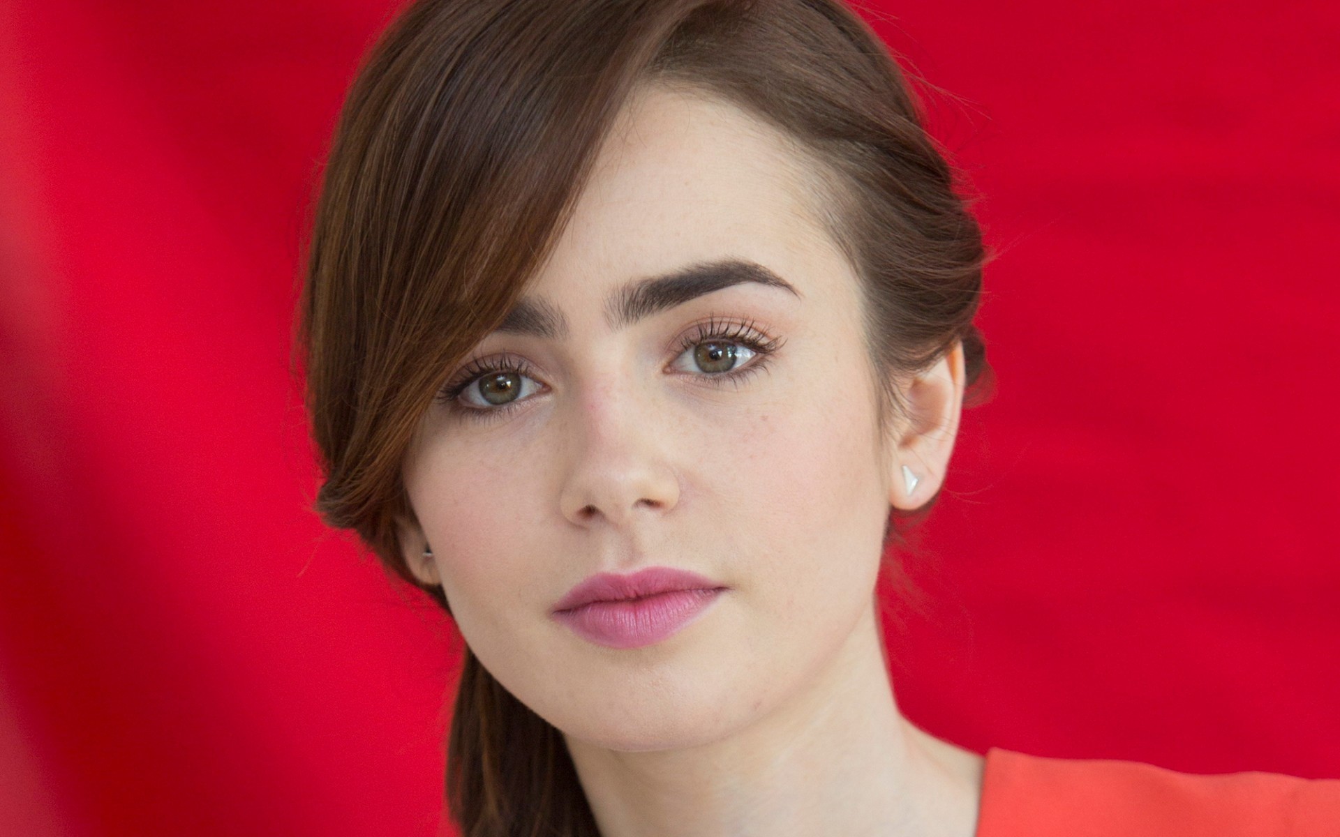 Lily Collins Wallpaper HD
