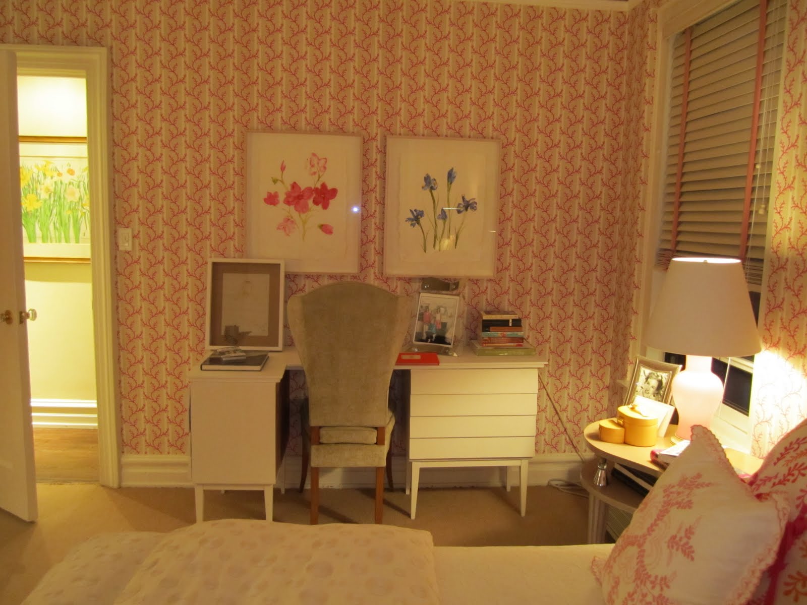 Free Download Her Girly Pink And White Bedroom Where She Has