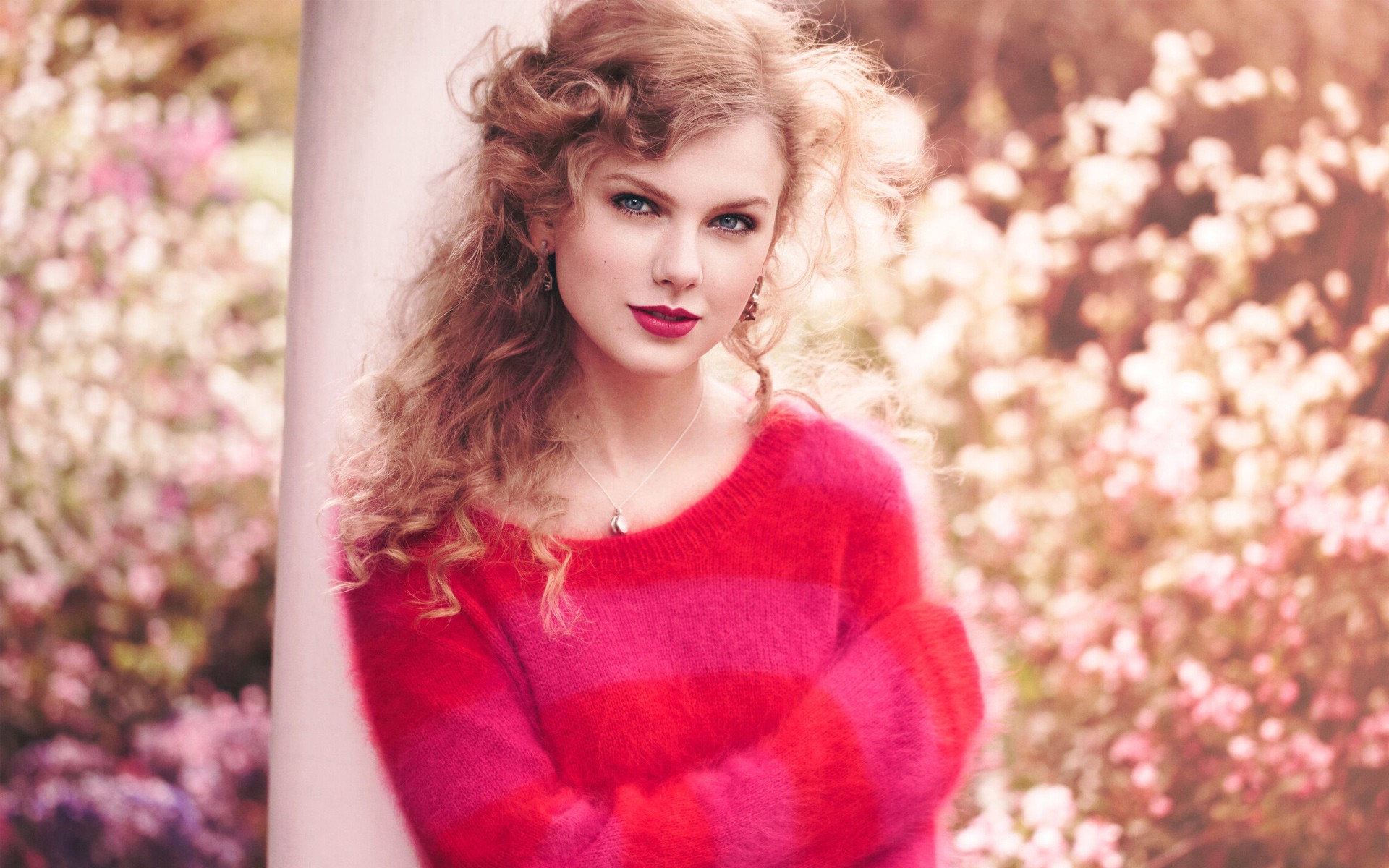 Taylor Swift Vogue HD Wallpaper New