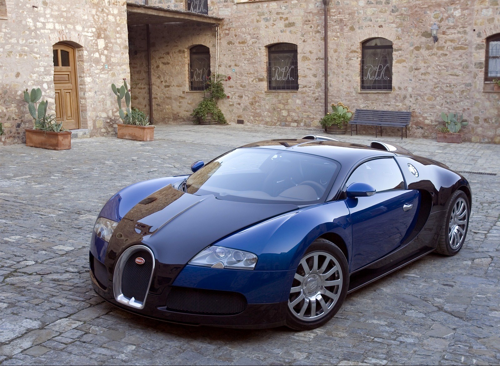 Black Blue Bugatti Veyron Car Wallpaper HD