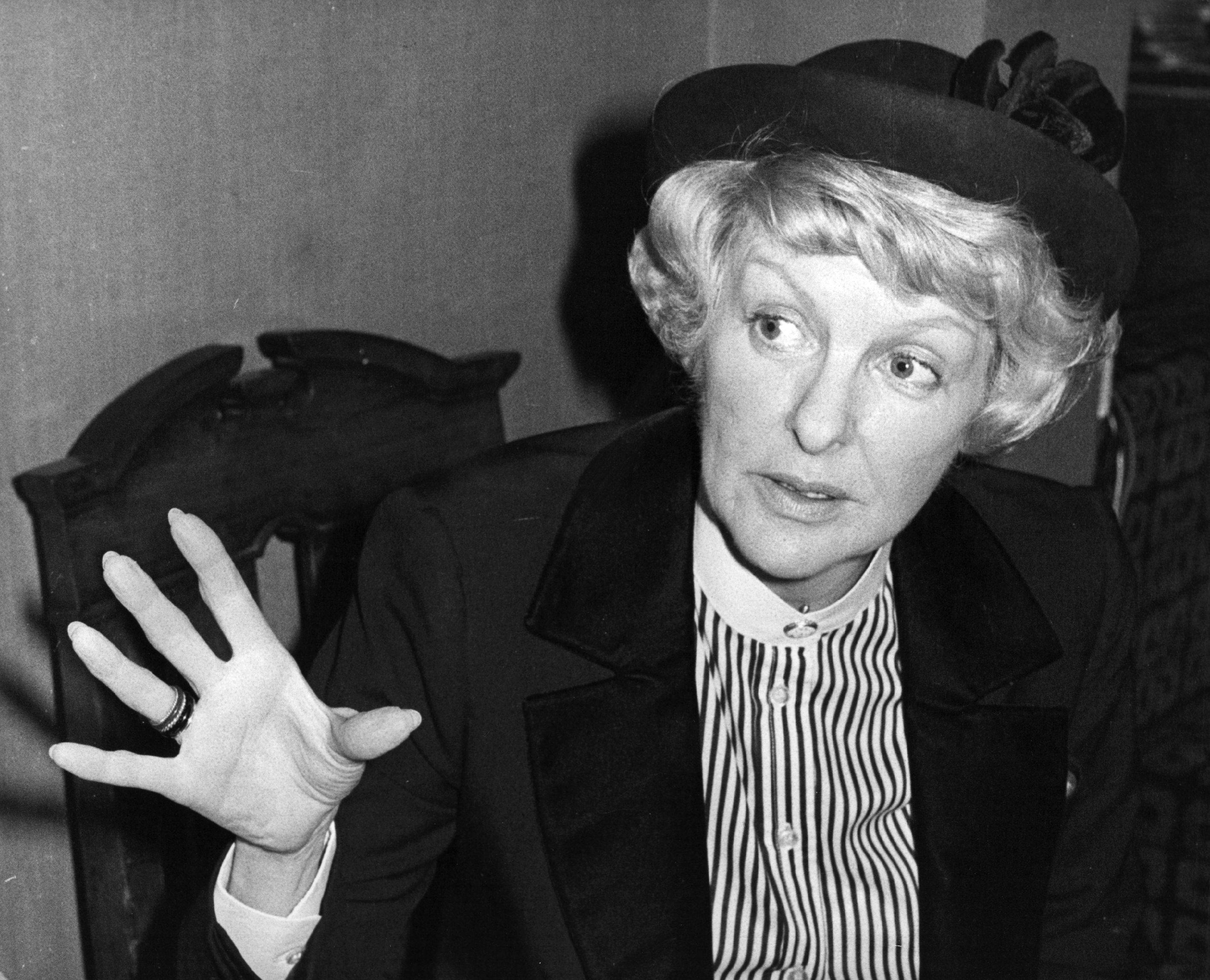En Sie Kostenlose Elaine Stritch Wallpaper