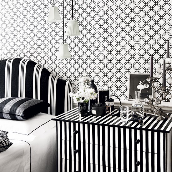 Free download trelliswork wallpaper in monochrome Decorating with black