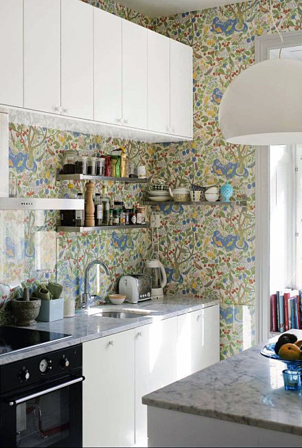 35 Ideas Of Using Creative Wallpapers On A Kitchen Shelterness 440x652