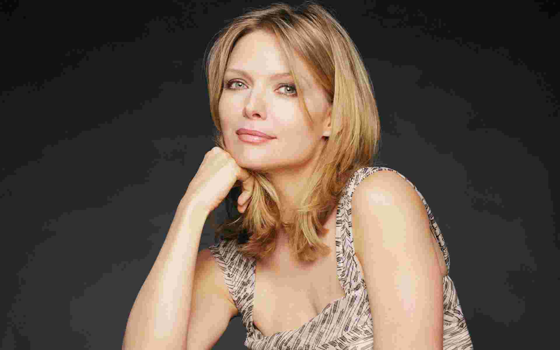 Michelle Pfeiffer Wallpaper HD