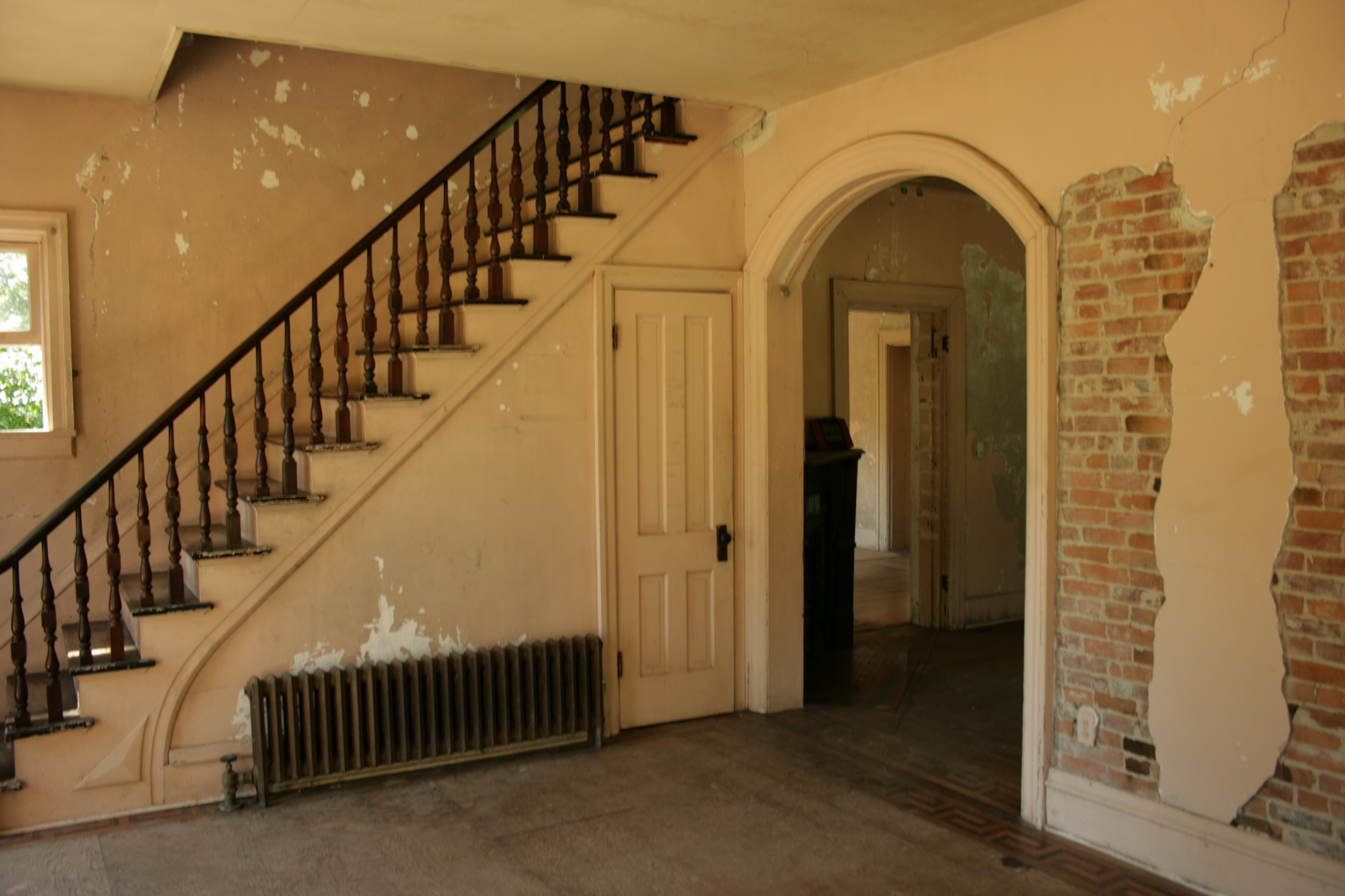 The master of plaster restores Victorian walls at the Roff Home The