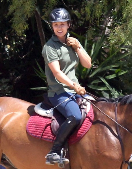 Kaley Cuoco Sweeting Photos Goes Horseback Riding