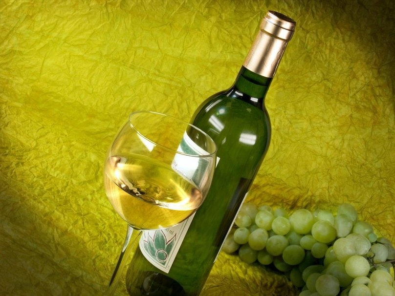 Wine And Grapes Wallpaper