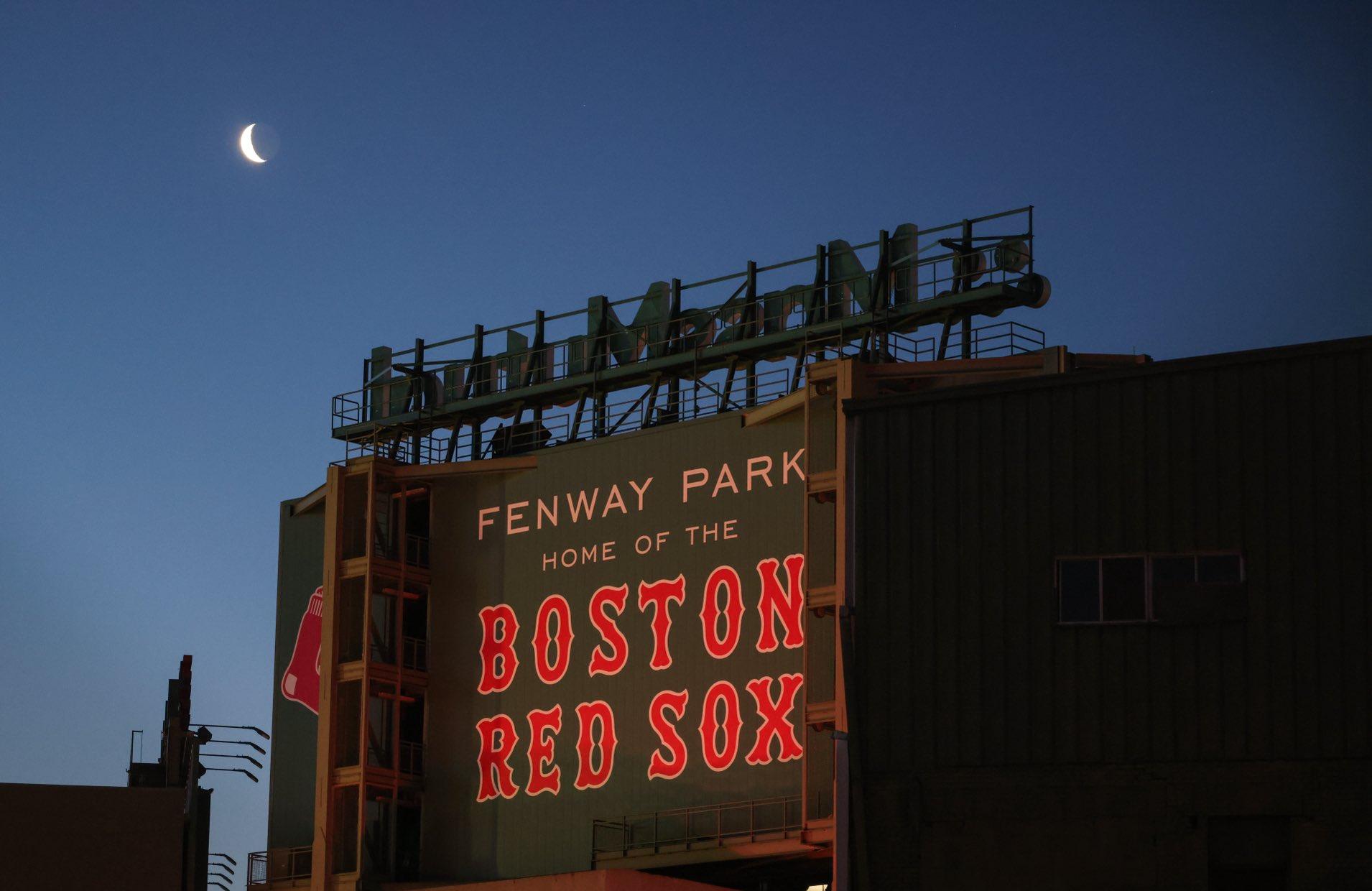 Nbc10 Boston On X This Morning S Waning Crescent Moon Rises Over