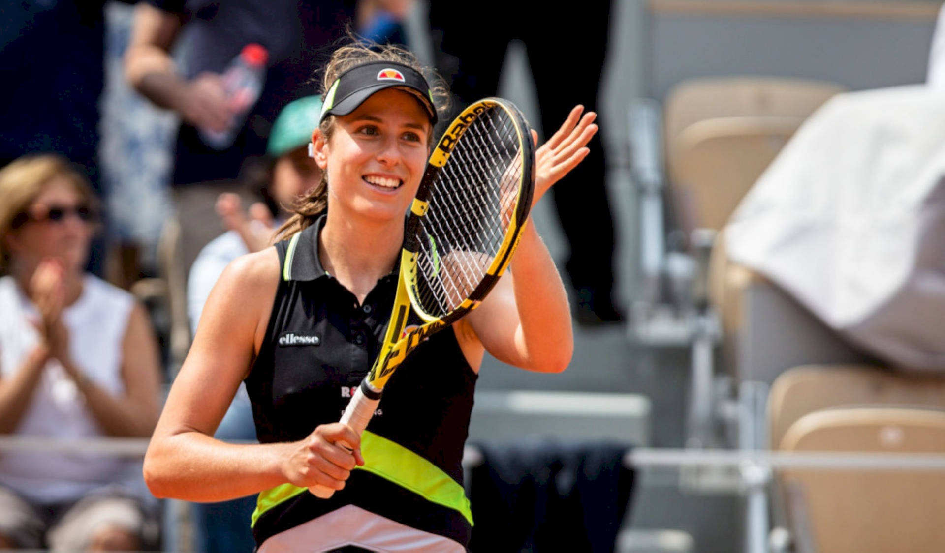 Johanna Konta Clapping On Wallpaper