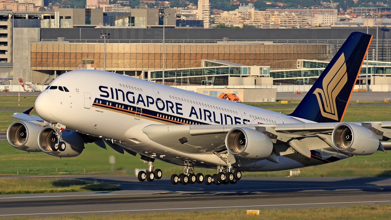 Airbus A380 Singapore Airlines Takeoff