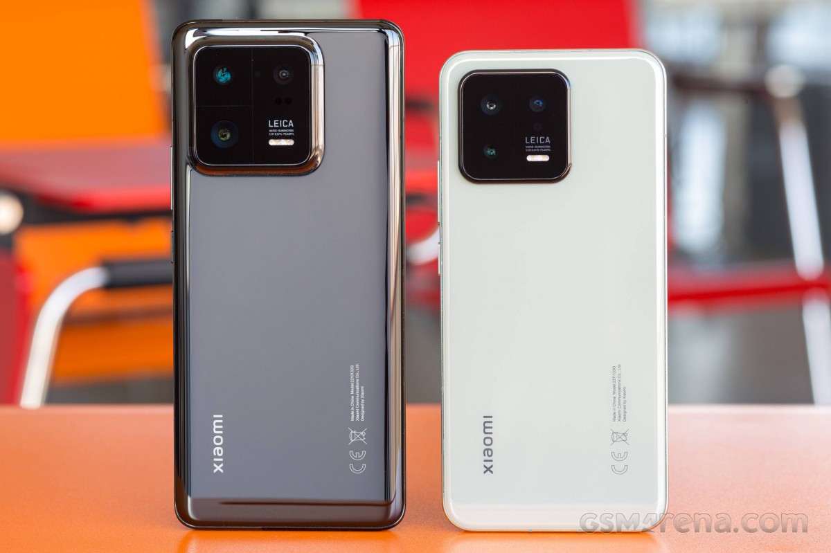 Xiaomi 14 Pro Back in Black and White
