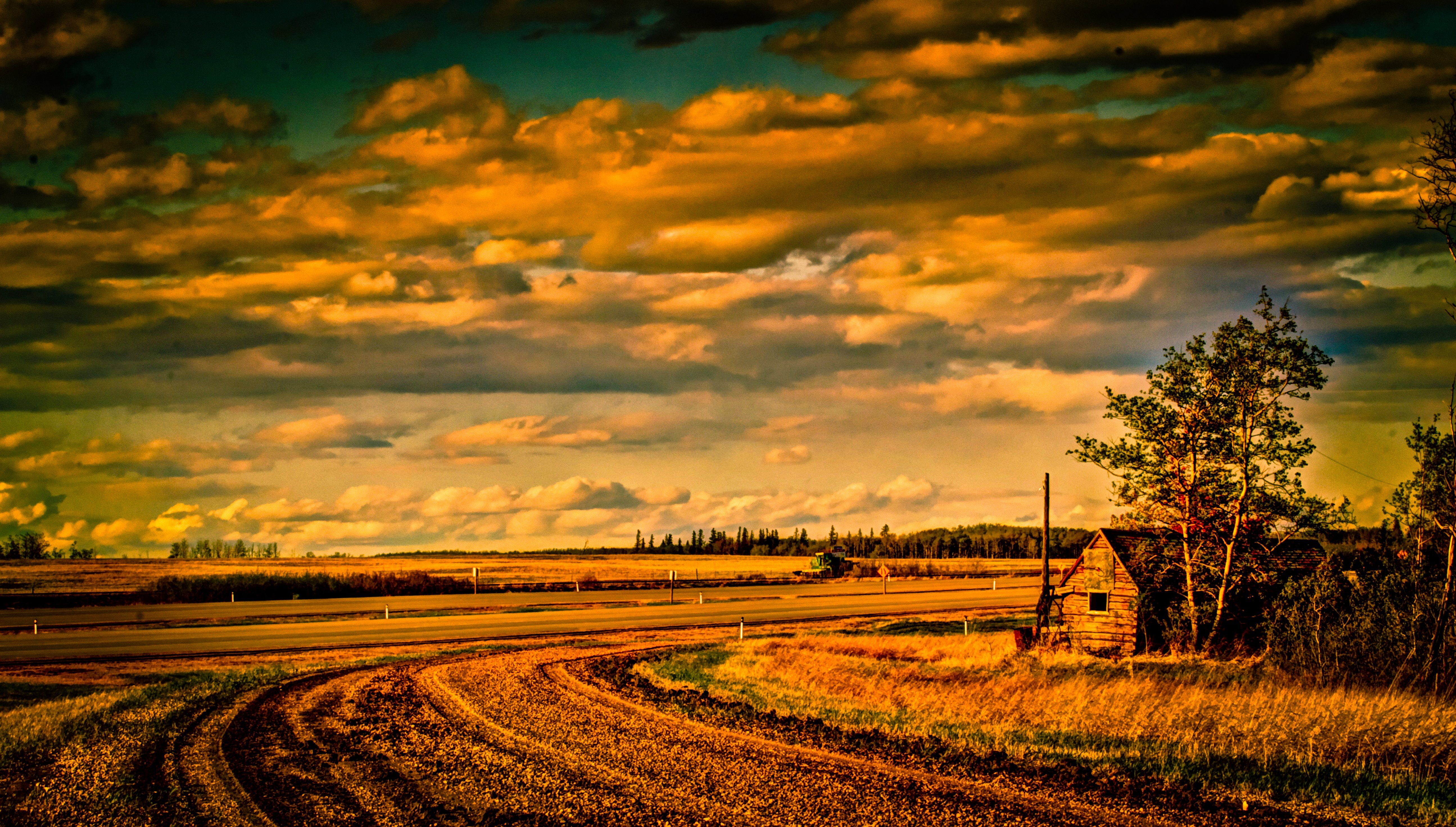 Lone Farm Building Wallpaper