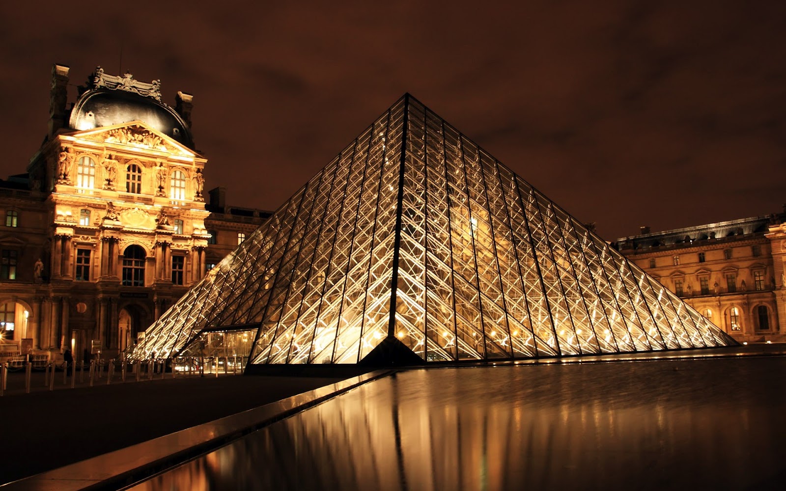 Paris Louvre Glass Pyramid HD Wallpaper