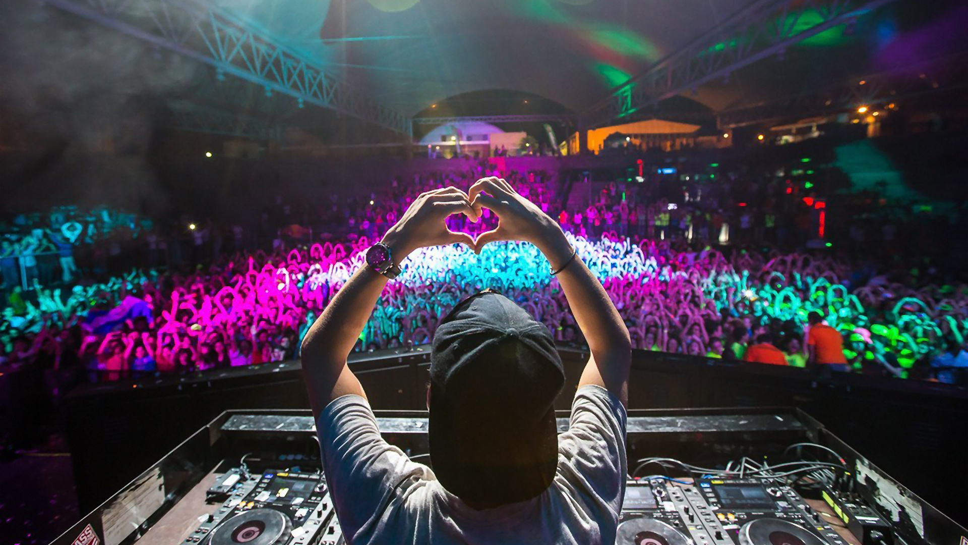 House Dj Avicii Heart People Music Wallpaper Background