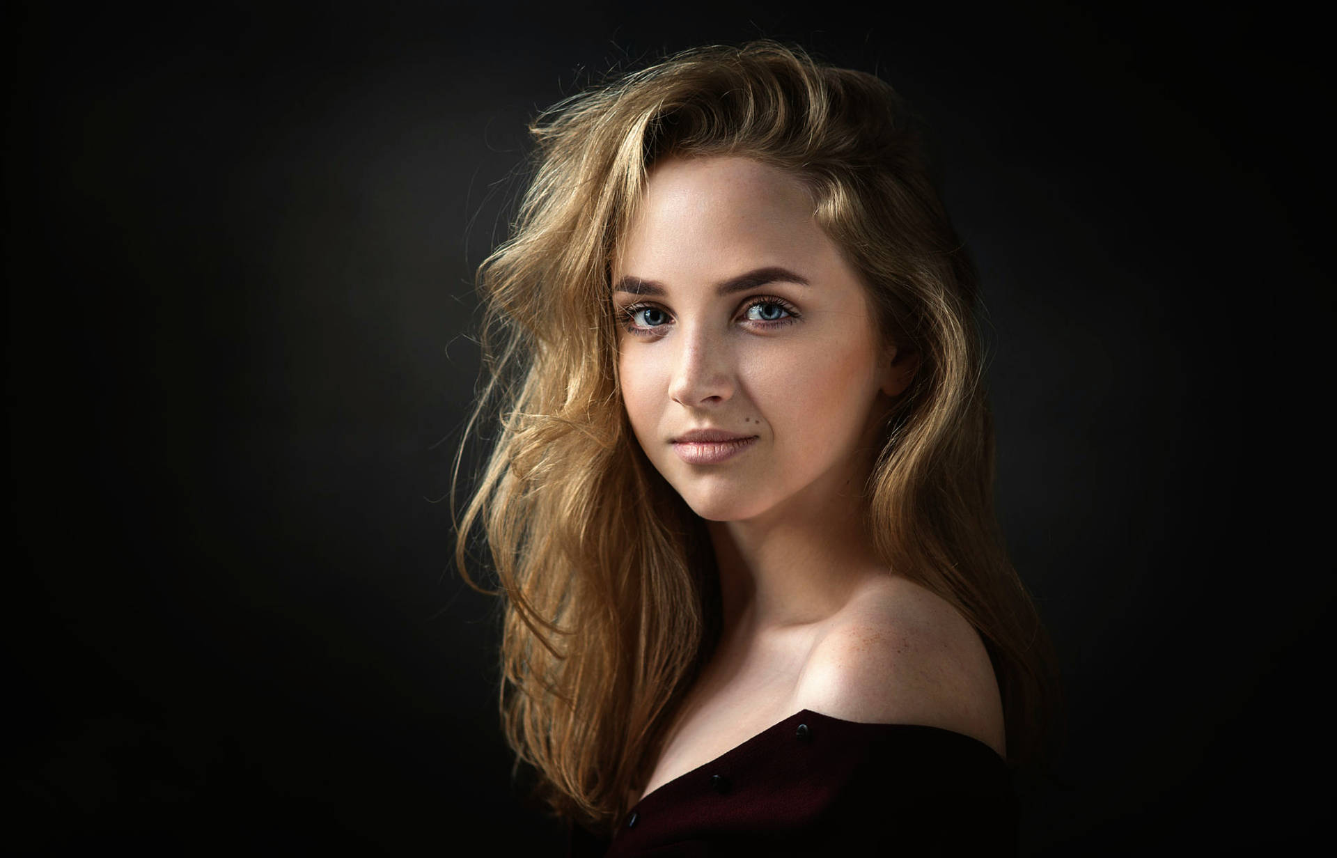 Blonde Female Model Wallpaper