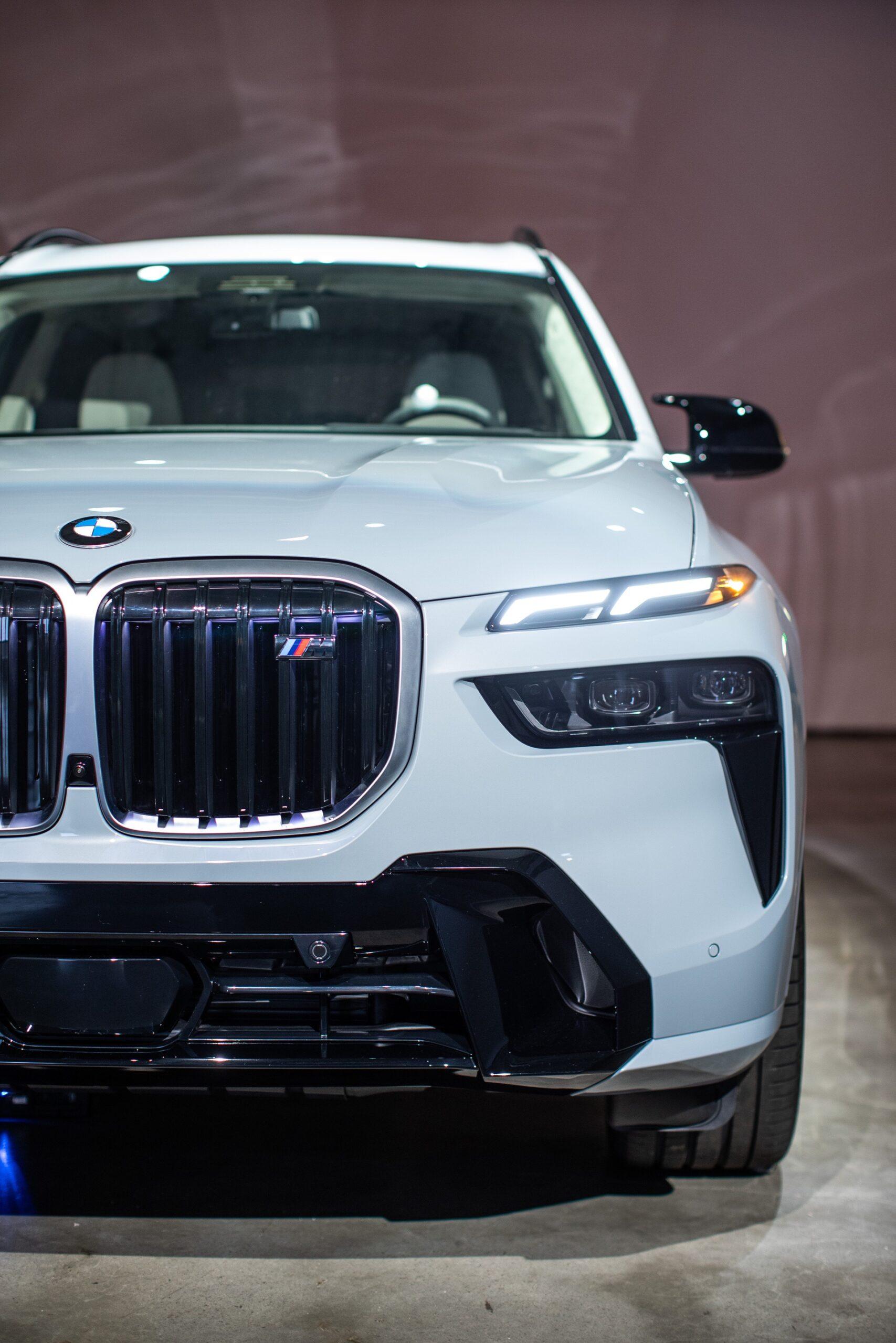 Bmw X7 Facelift New Photos Reveal The Bold Design