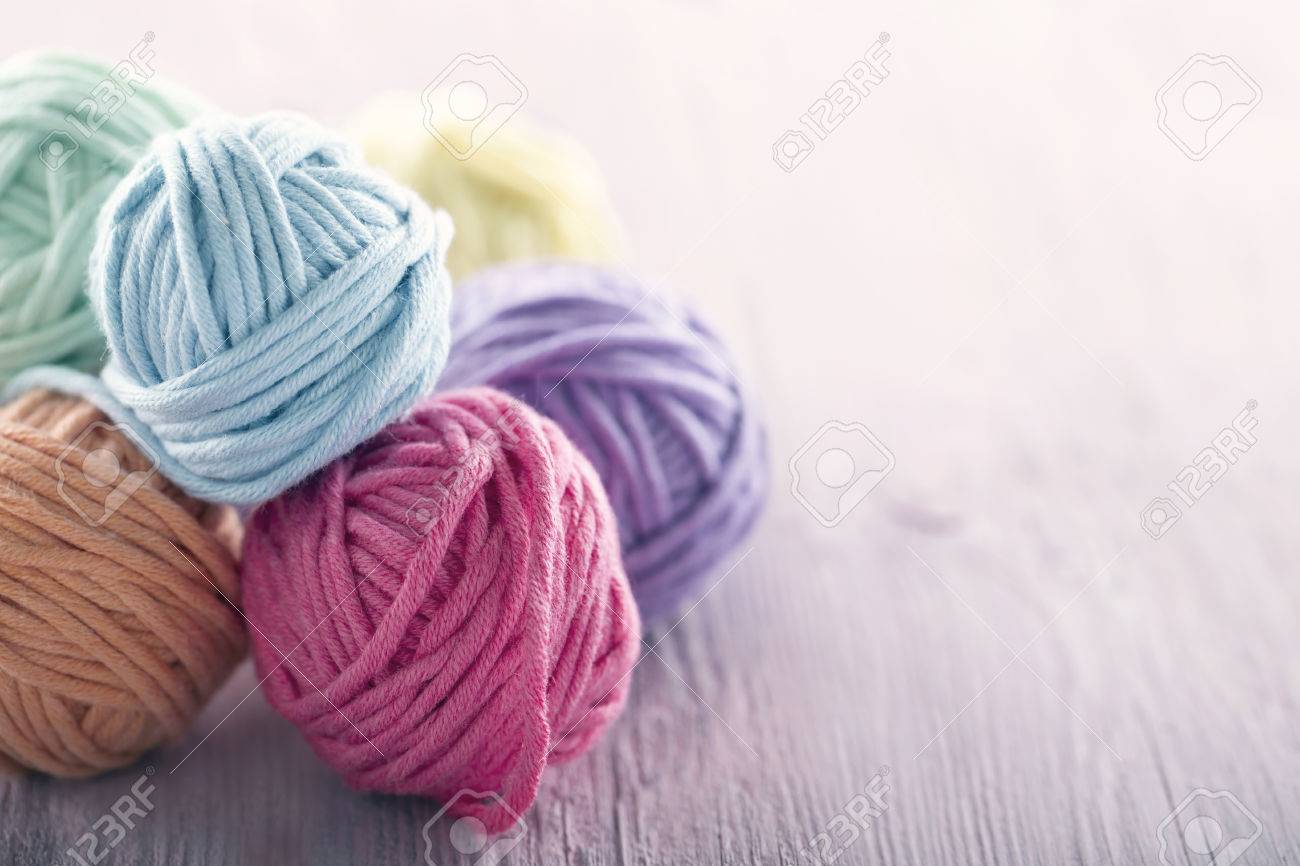 Đến ngay với chúng tôi và nhận ngay bó len pastel miễn phí để tạo nên những món đồ handmade xinh xắn nhé! Hãy cùng khám phá những sợi len mềm mại, dễ thương và đầy màu sắc trên hình ảnh liên quan đến từ khóa này.