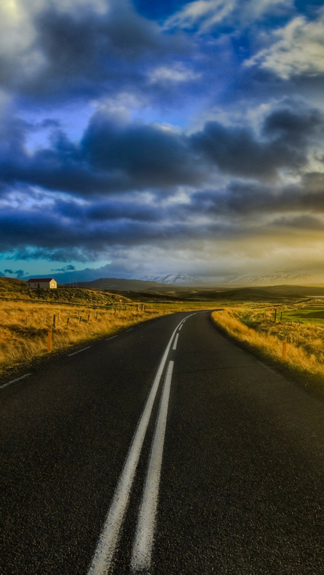 Open Road In Iceland iPhone 5s Wallpaper