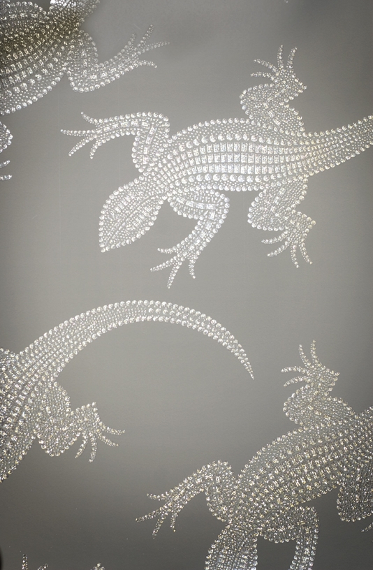 Komodo Wallpaper A Silver Grey With Stunning Lizard Design