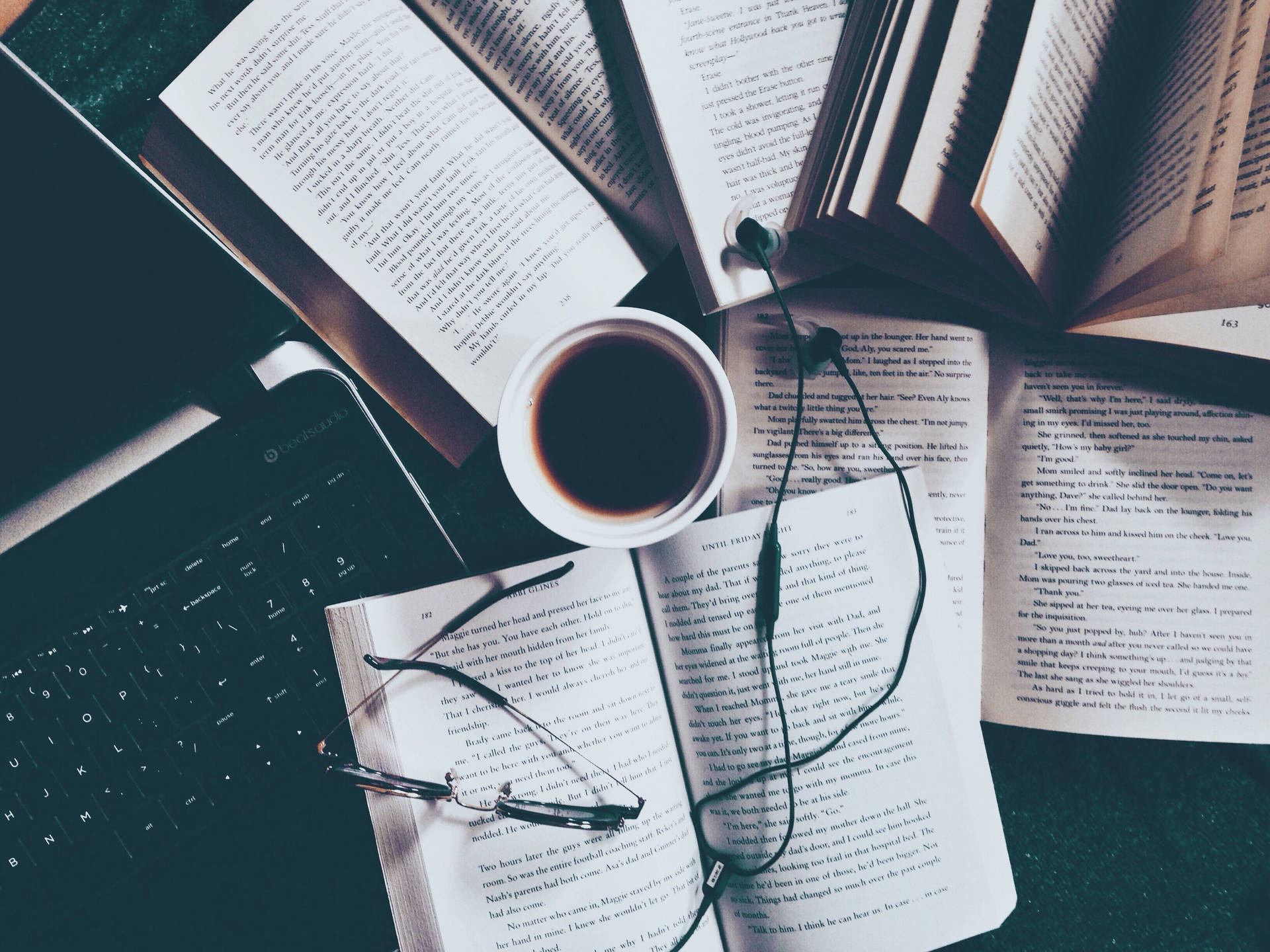 Book Aesthetic Wallpaper