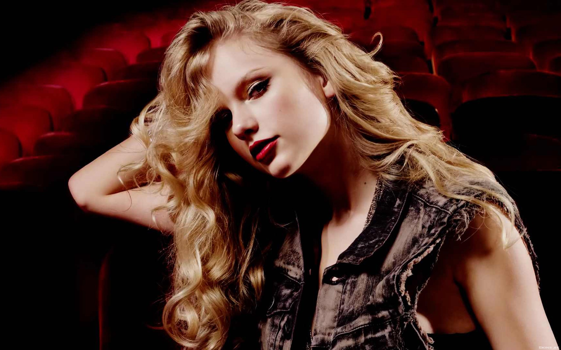 Taylor Swift Feliz De Oler Su Perfume En Otras Chicas
