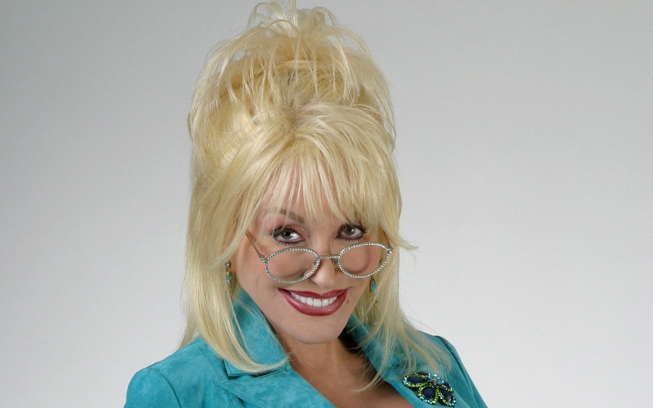 Dolly Parton Smile Wallpaper