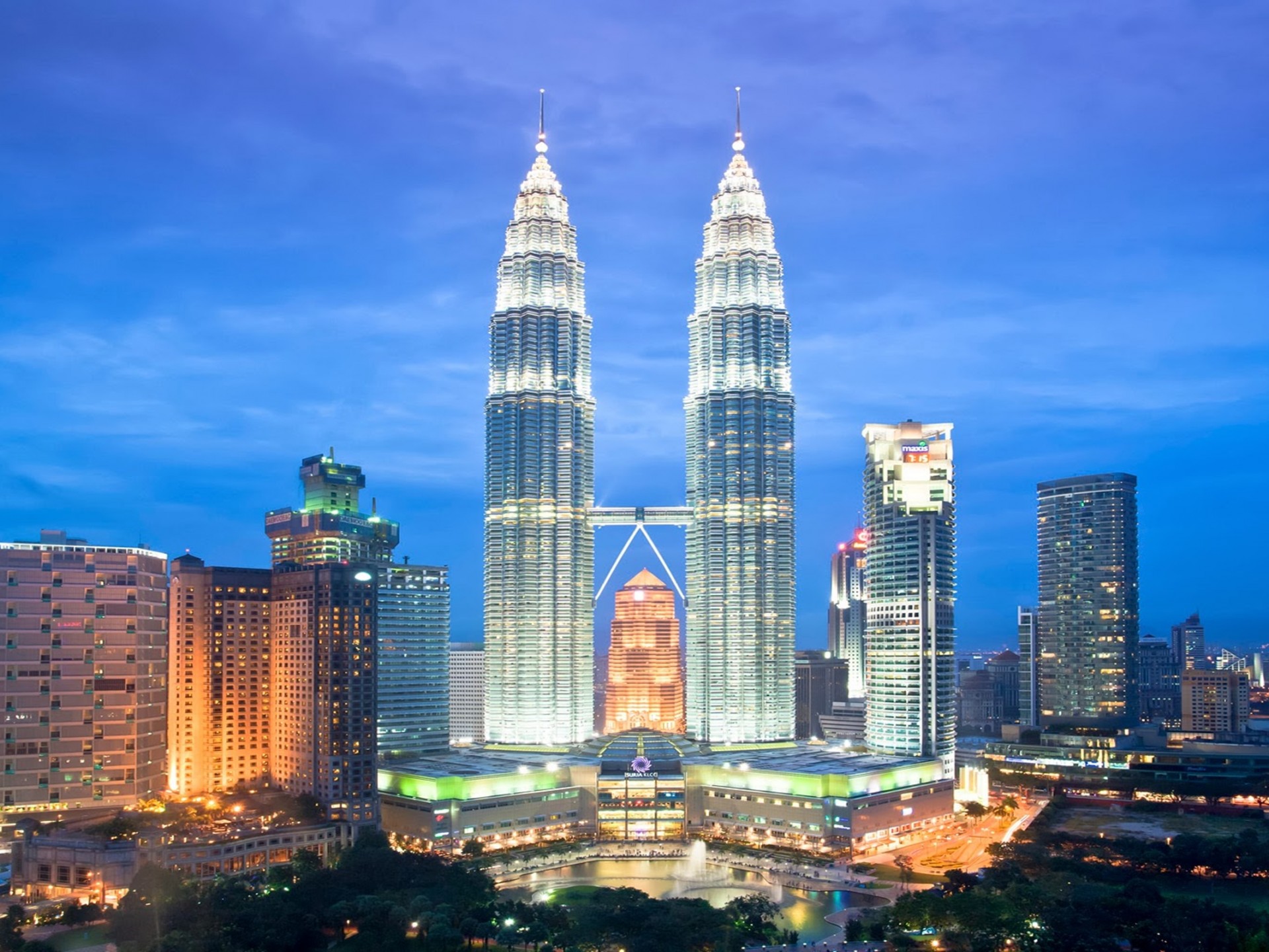 Petronas Tower Malaysia Best HD Wallpaper Picture