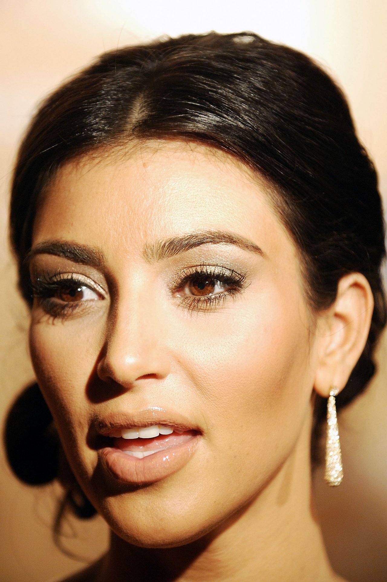 Kim Kardashian Wallpaper Beautiful