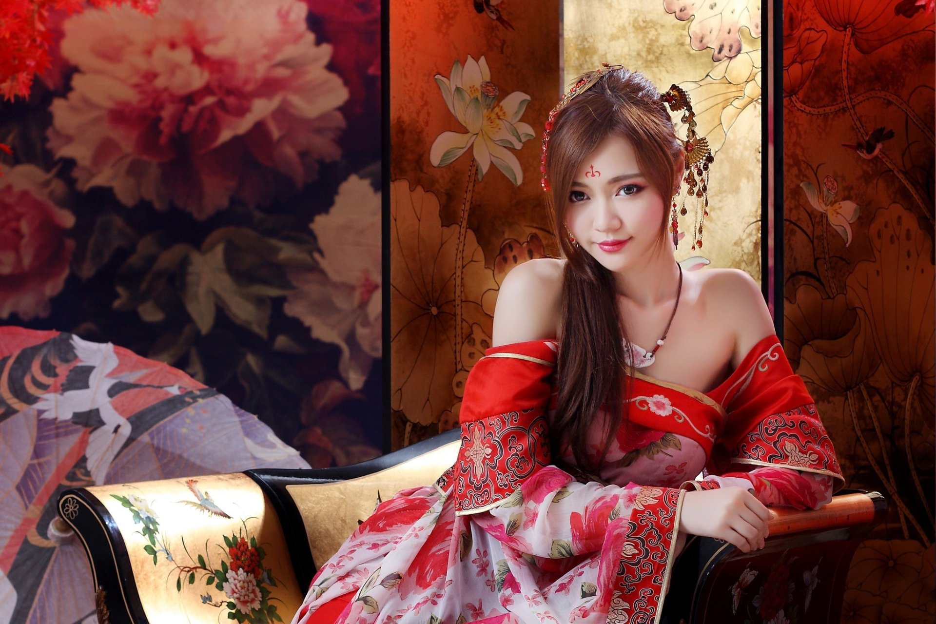 Dress Floral Traditional Costume Lipstick Brunette Model Woman Wallpaper