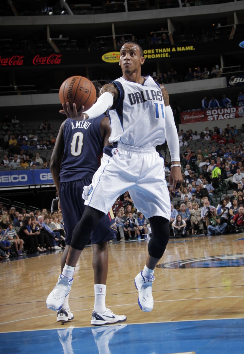 Monta Ellis Goes In For The Lay Up Against New Orleans Pelicans