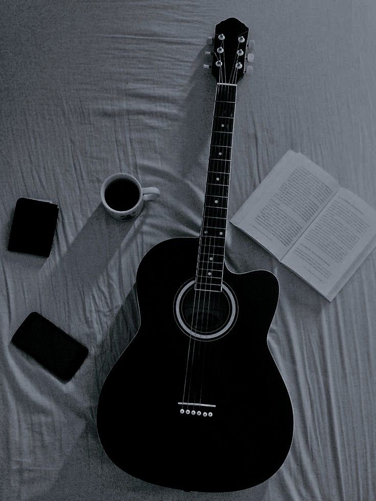 Reina On Music Wallpaper